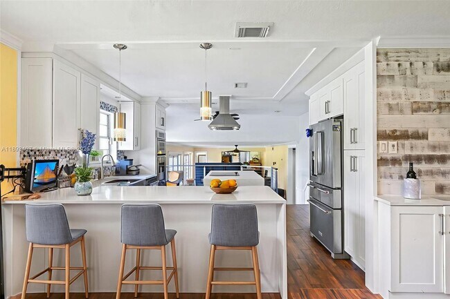 Building Photo - 16530 Royal Poinciana Ct