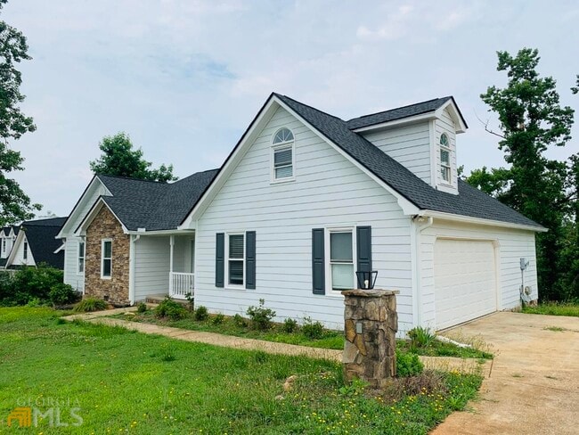 Building Photo - 61 Garden Hills Dr