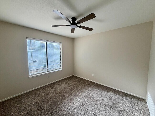 Building Photo - 661 Mockingbird Ln