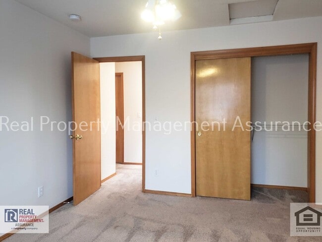 Building Photo - 470 SW 150th Ave