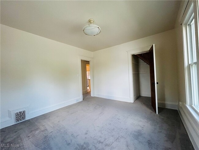 Building Photo - 481 Longmere Dr
