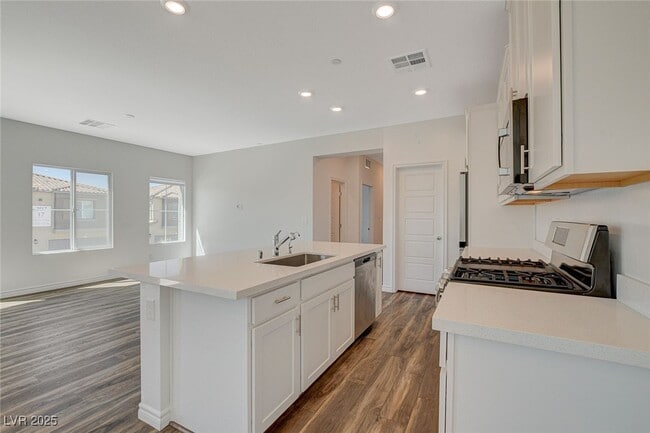 Building Photo - 206 Callen Falls Ave