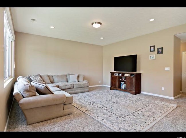 Building Photo - Beautiful 4 Bedroom 3 Bathroom Home in Lehi!