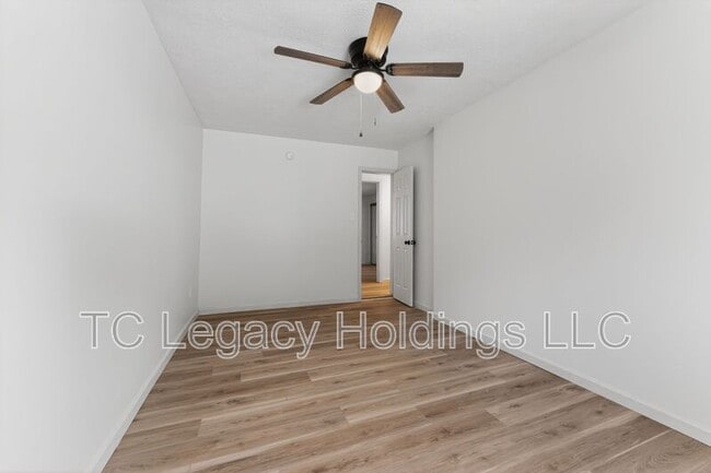 Building Photo - 218 George St