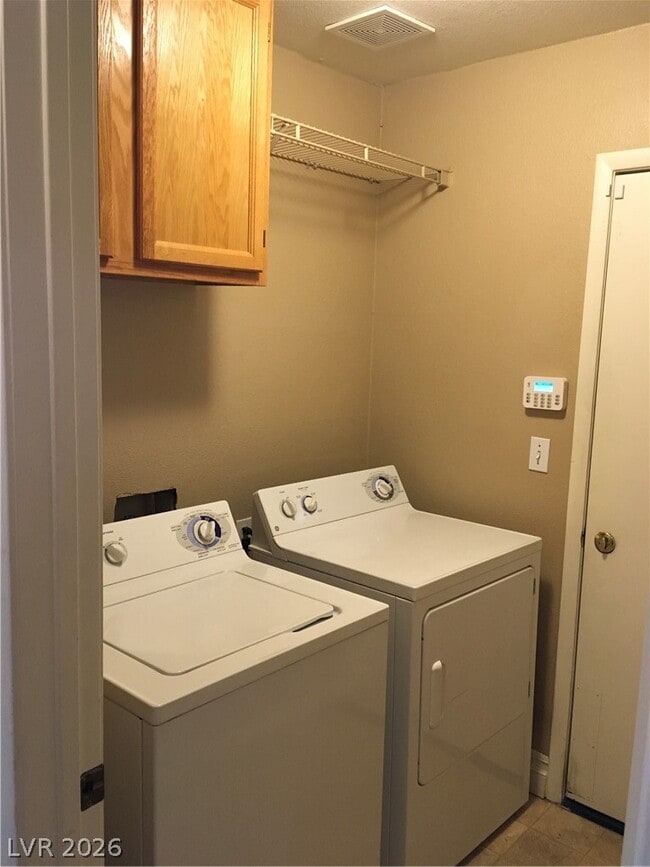 Building Photo - 824 Sparkle Ray Ave