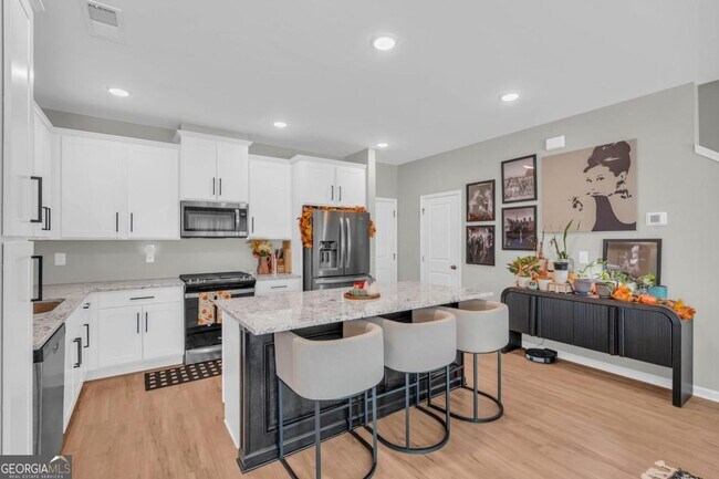 Building Photo - 1954 Sanford Dr