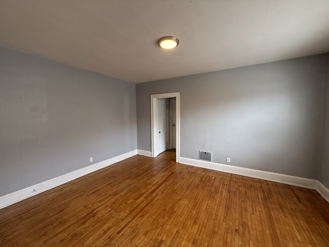 Building Photo - 2748 Harris Ave