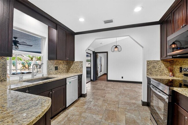 Building Photo - 13808 Geranium Pl