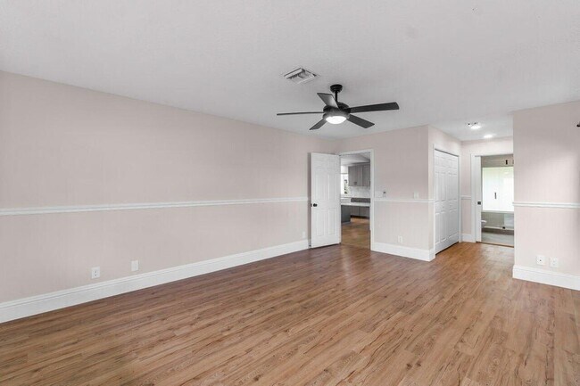Building Photo - 4593 Ellwood Dr