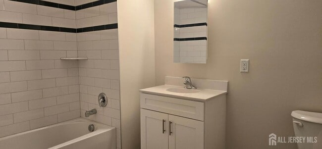 Building Photo - 211 Henderson Rd