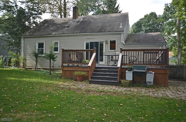 Building Photo - 64 Fairview Ave