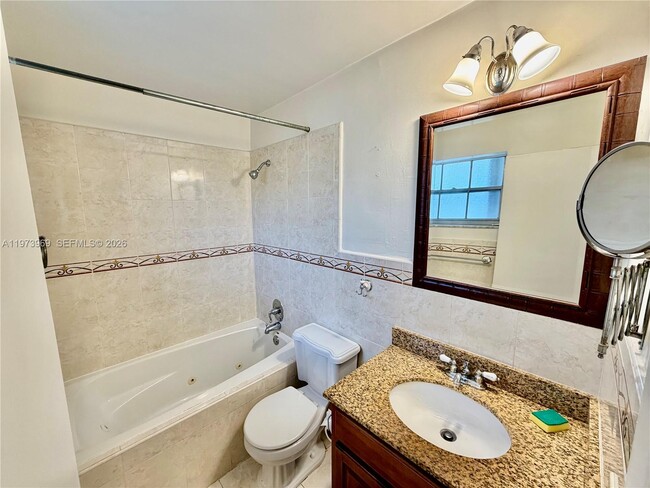 Building Photo - 510 NE 17th Ave