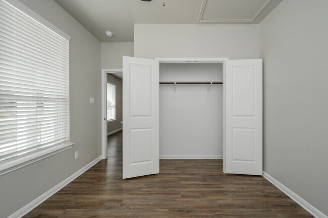 Building Photo - Live, love, and grow in this charming townhome!