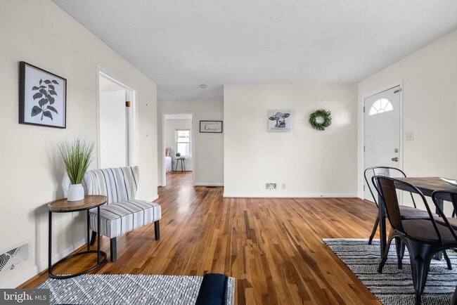 Building Photo - 405 E 7th Ave