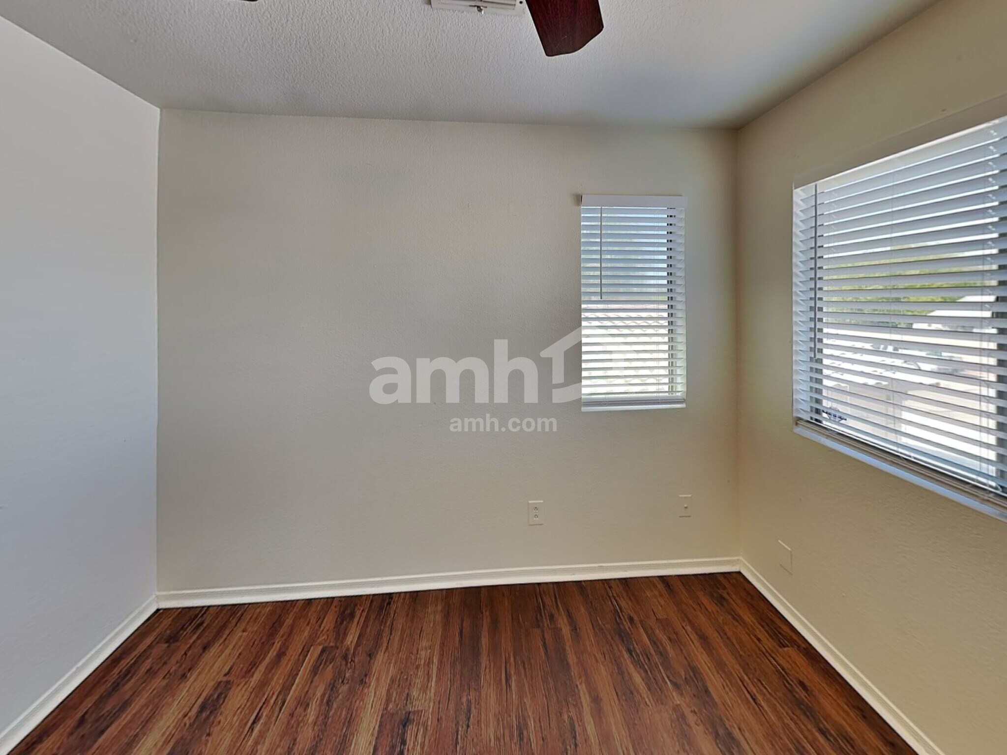 Building Photo - 10633 W Piccadilly Rd