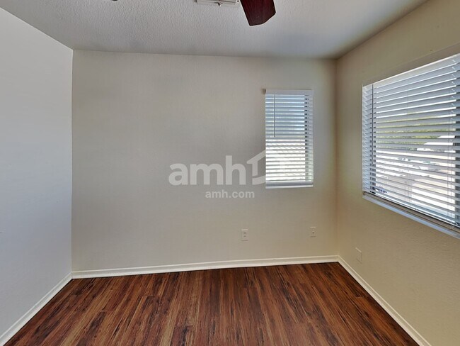 Building Photo - 10633 W Piccadilly Rd