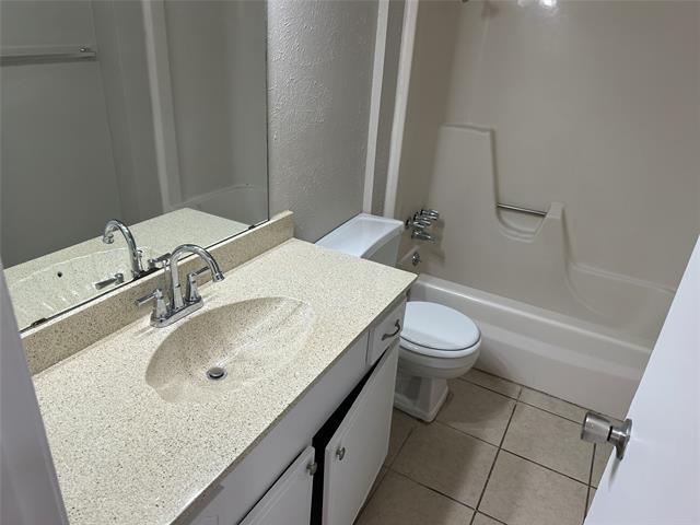 Building Photo - 210 W 4th St