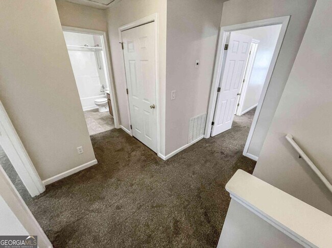 Building Photo - 6205 Tree Ridge Dr N W