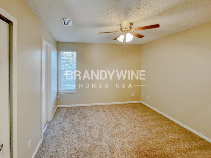 Building Photo - 9970 Timberlake Dr E