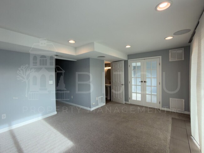 Building Photo - 3739 Range Dr