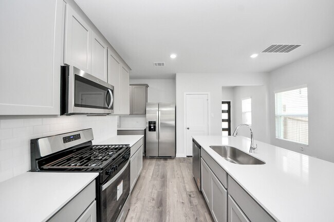 Building Photo - 135 Alset Dr
