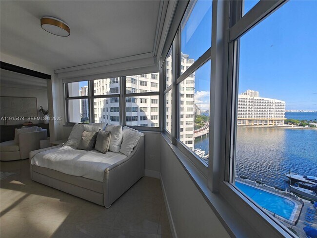 Building Photo - 825 Brickell Bay Dr