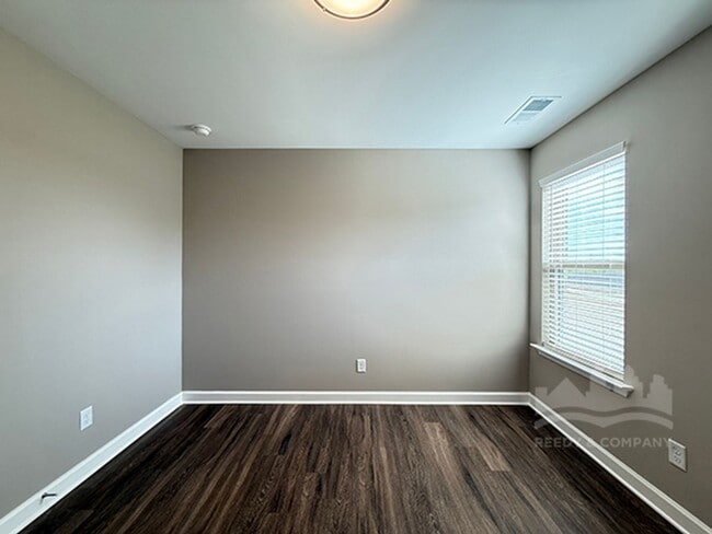 Building Photo - Welcome to this spacious 4 bedroom, 3 bath...