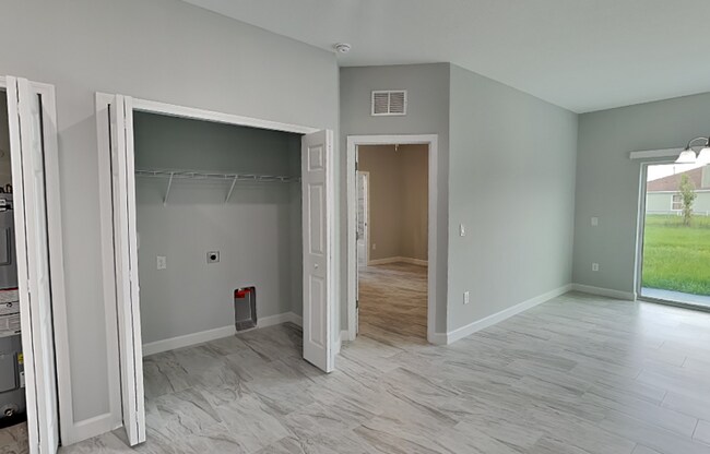 Building Photo - 1002 Dampierre Ct