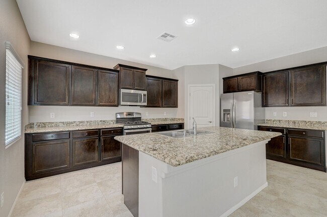 Building Photo - Beautiful DR Horton Home in Centennial Hil...