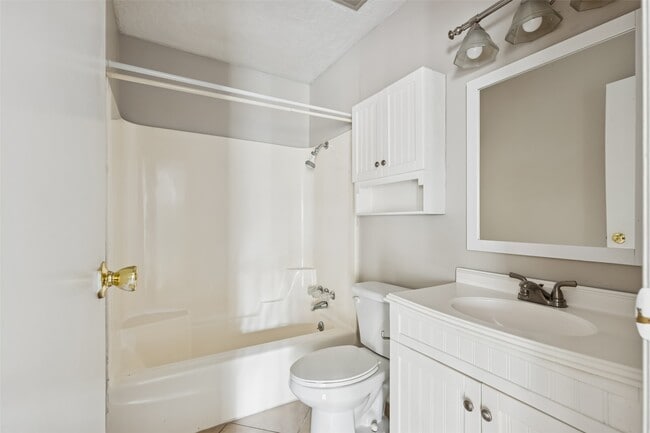 Building Photo - 324 Olive St