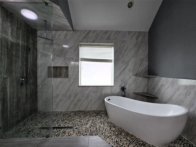 Building Photo - 4911 Russett Ln