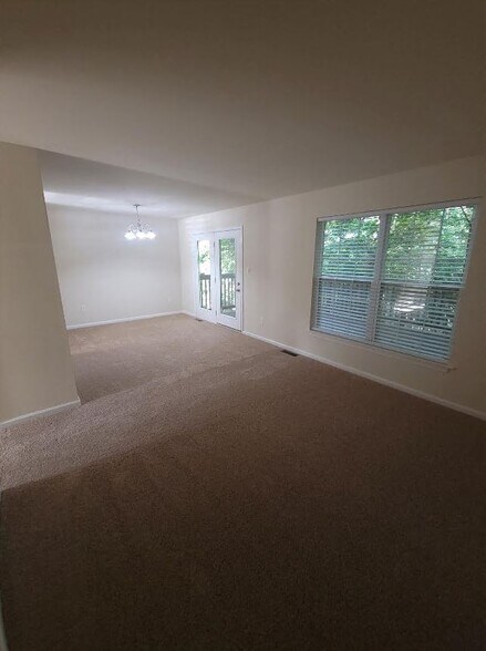 Building Photo - 499 Upland St