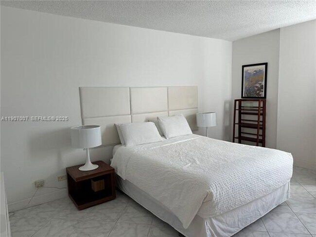 Building Photo - 2301 Collins Ave