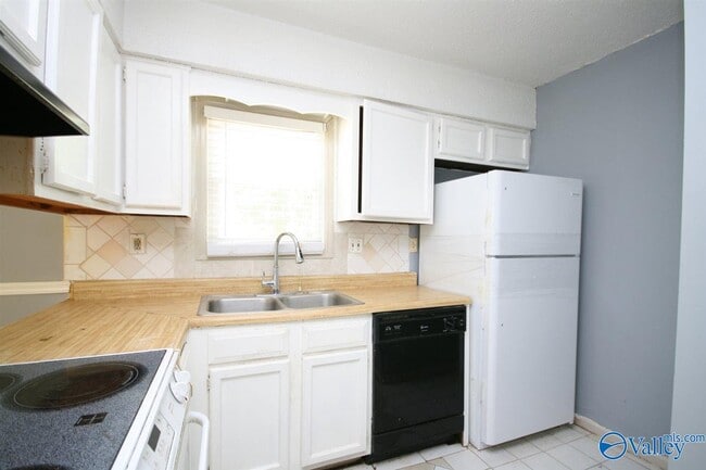 Building Photo - 2901 Cochise Cir NW