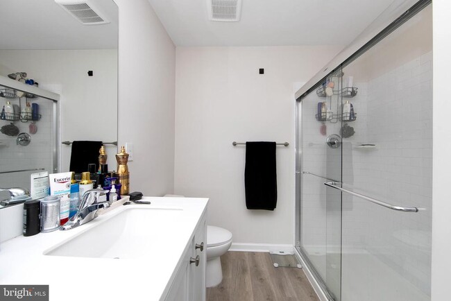 Building Photo - 272 Macoun Way