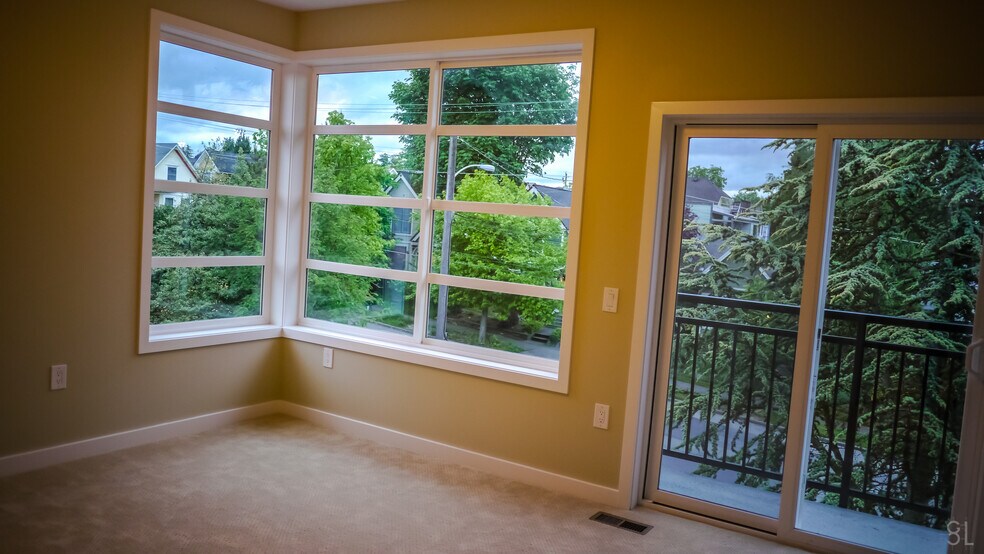 Building Photo - 2215 E John St