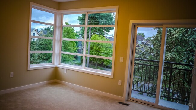 Building Photo - 2215 E John St