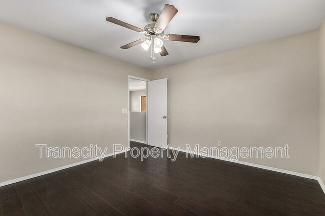 Building Photo - 41207 N Cambria Dr