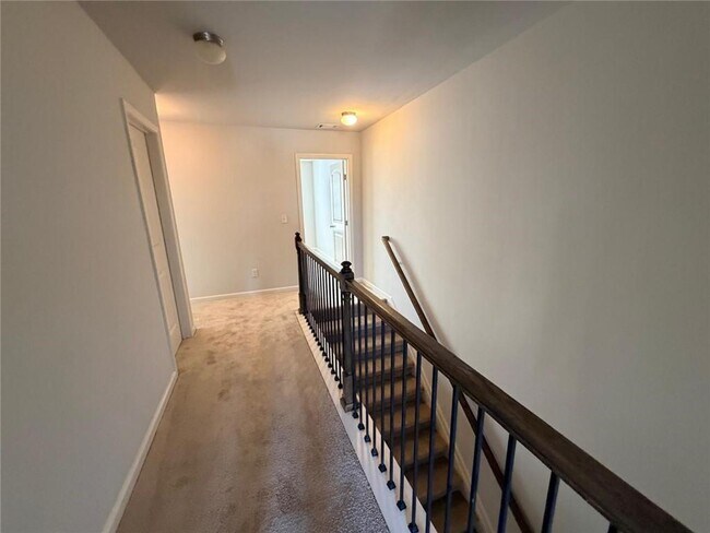 Building Photo - 290 Turtle Creek Dr