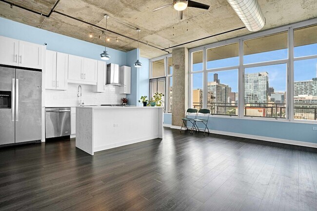 Building Photo - 50 E 16th St