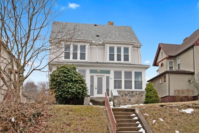 Building Photo - 1528 Ridge Ave