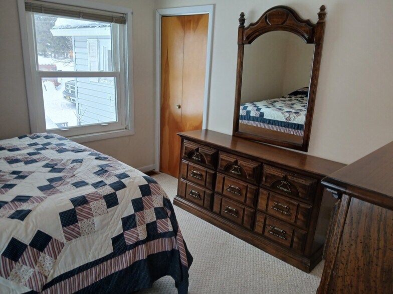 Building Photo - 321 W Mcmillan Ave