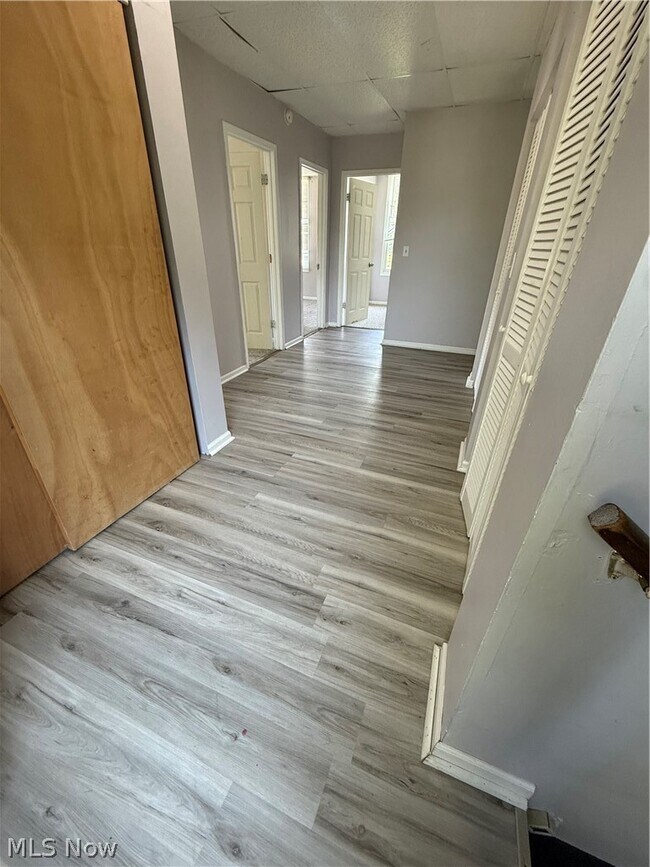 Building Photo - 1108 River Dr