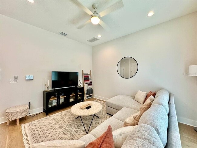 Building Photo - 3722 W Mango Ave