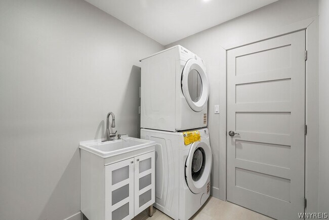 Building Photo - 855 Madison Ave