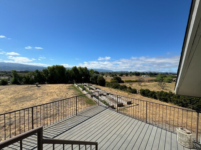 Building Photo - 3730 Roblar Ave