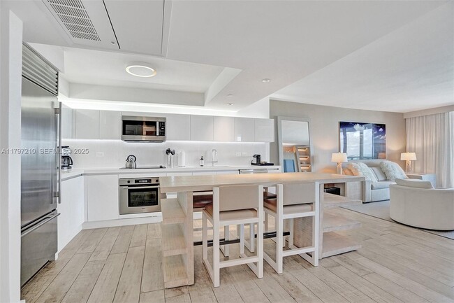 Building Photo - 102 NE 24th St