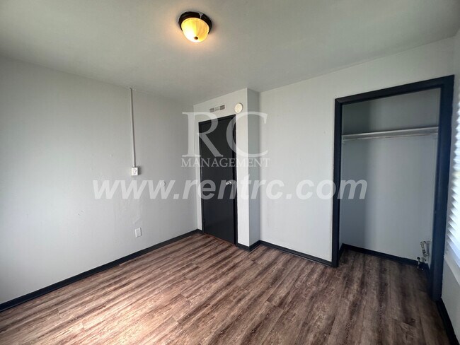 Building Photo - 1204 Giddings-