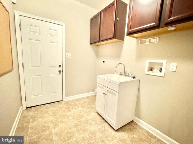 Building Photo - 15 Delhi Ct