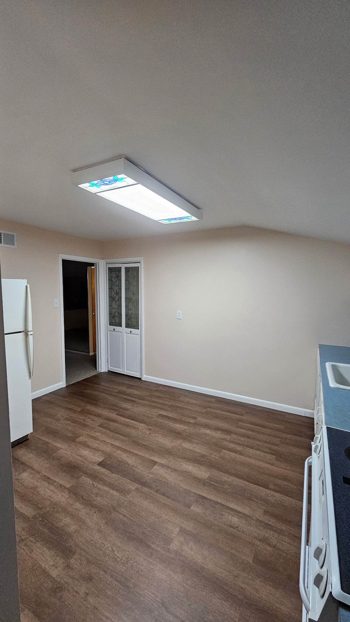 Eat in Kitchen - 2363 Mount Carmel Ave